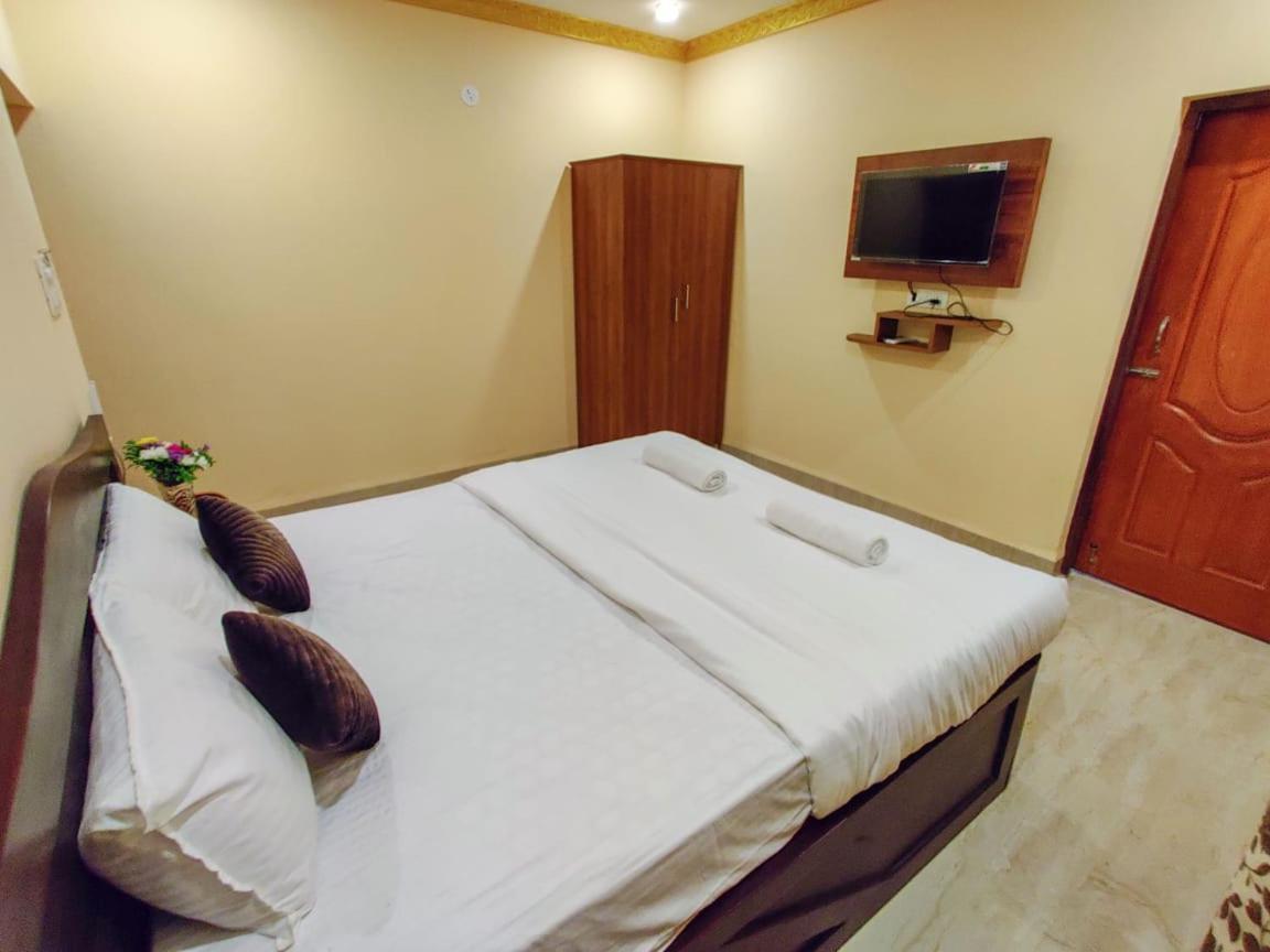 Ena Holiday Inn Calangute Extérieur photo